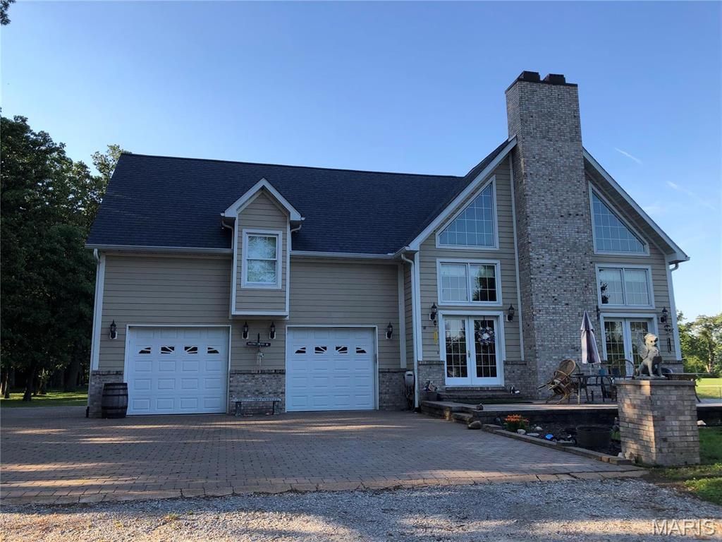 9 Teal Drive Carlyle, IL 62231