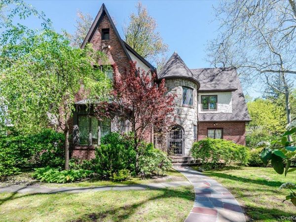 9 South Drive, Great Neck, NY 11021