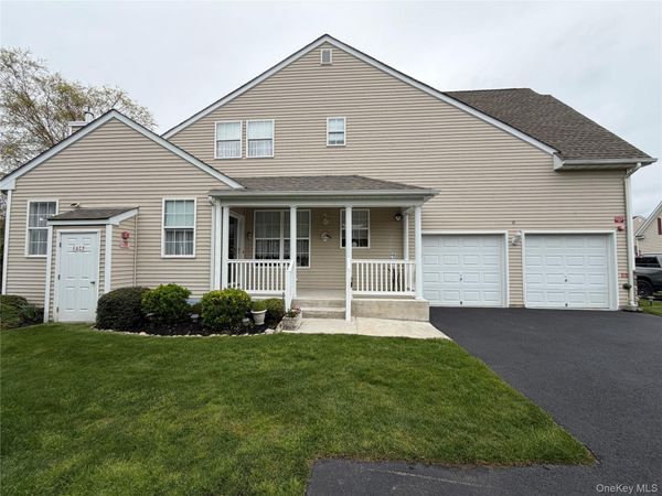 19 Meadow Pond Circle, Miller Place, NY 11764