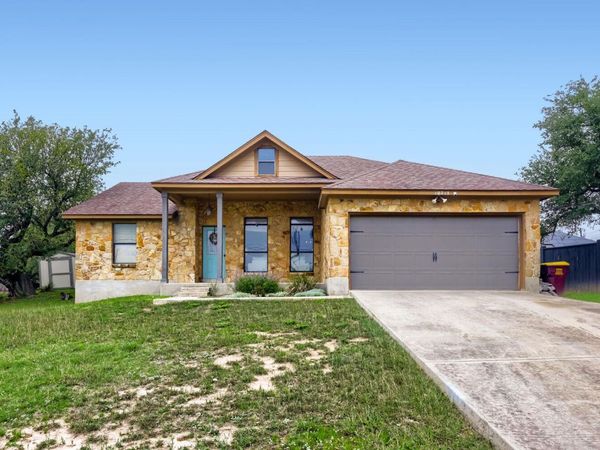 10213 Thomas LN, Dripping Springs, TX 78620