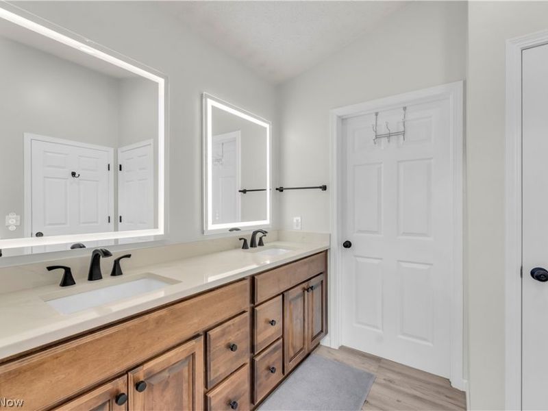 9026 Huxley Lane, Olmsted Township, OH 44138 Photo 18