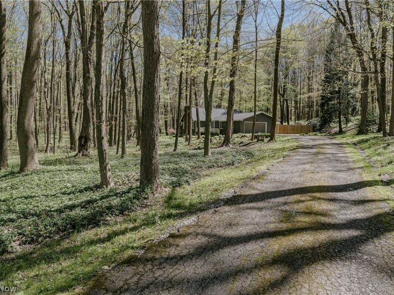 17091 Wing Road, Chagrin Falls, OH 44023 Photo 2