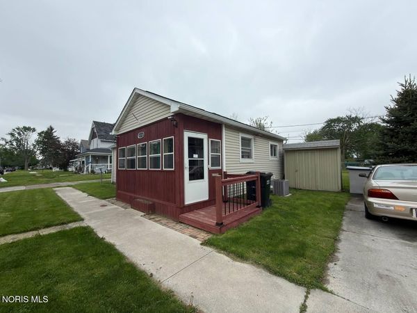 516 Maple Street , Fostoria, OH 44830