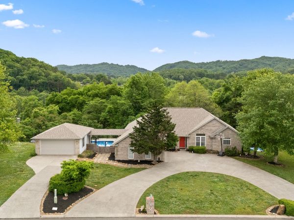 111 Tradewind St, Clinton, TN 37716