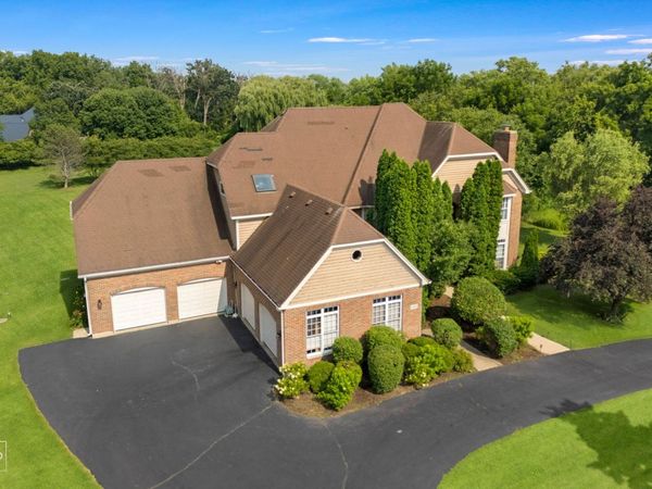 6709 Oakwood Manor Drive , Crystal Lake, IL 60012