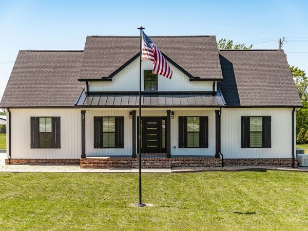 2311 Dobbins Pike , Portland, TN 37148