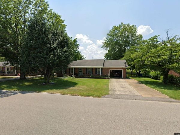 1035 W End ST , Bolivar, TN 38008