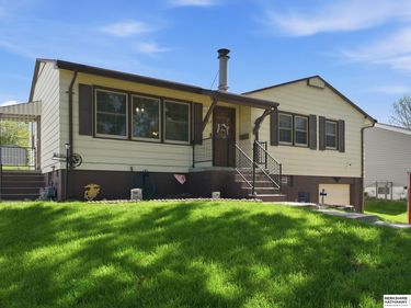 8902 Valley View Drive, La Vista, NE 68128