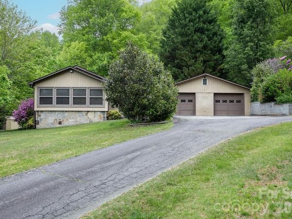 520 Blythe Road , Pisgah Forest, NC 28768
