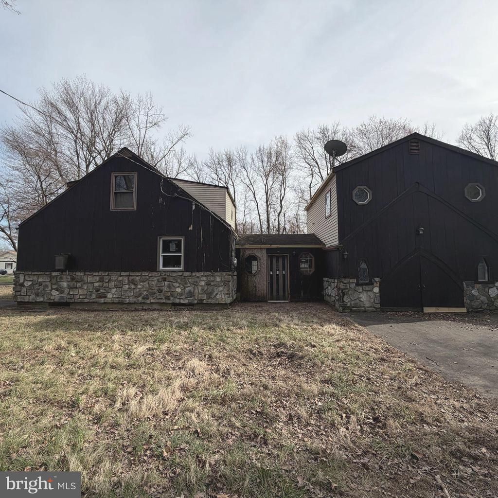 217 APPLE STREET , LEVITTOWN, PA 19057