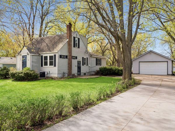 660 County Road D E, Little Canada, MN 55117