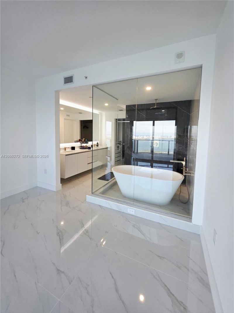 700 NE 24 St, Unit 3903, Miami, FL 33137 Photo