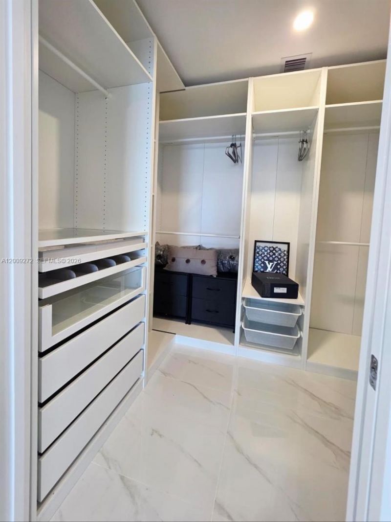 700 NE 24 St, Unit 3903, Miami, FL 33137 Photo