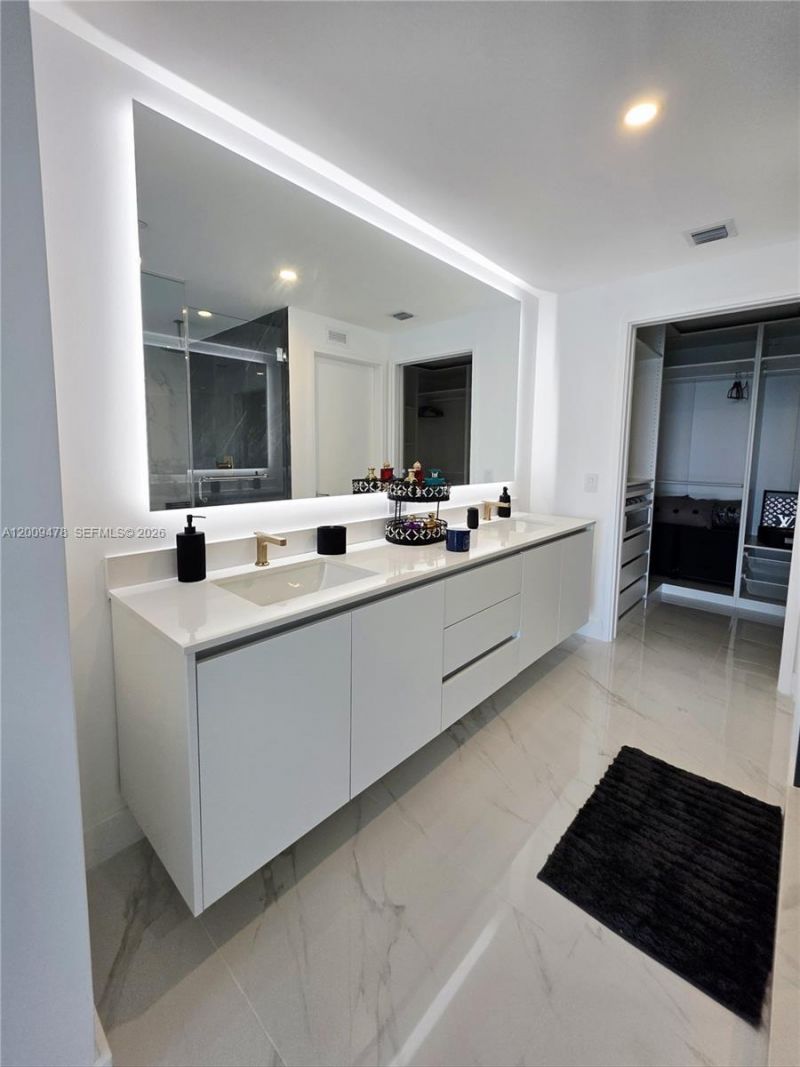 700 NE 24th Street, Unit 3903, Miami, FL 33137 Photo