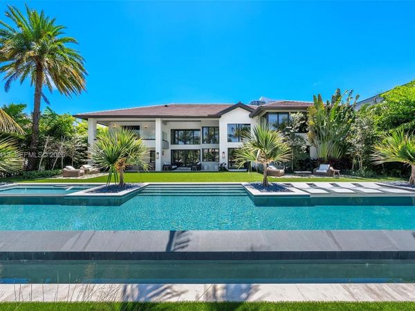 110 Holiday Dr , Hallandale Beach, FL 33009