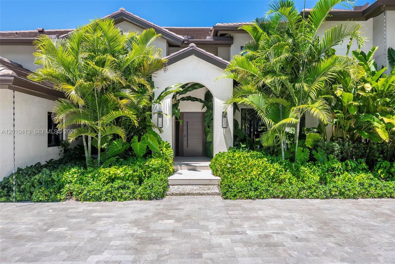 110 Holiday Dr , Hallandale Beach, FL 33009 Photo