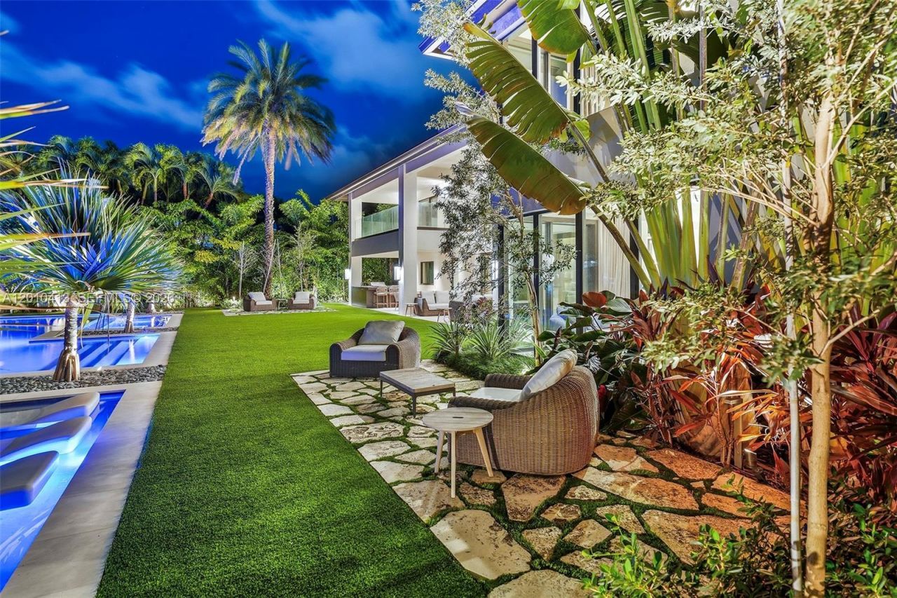 110 Holiday Dr , Hallandale Beach, FL 33009 Photo
