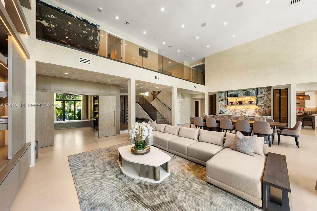 110 Holiday Dr , Hallandale Beach, FL 33009 Photo