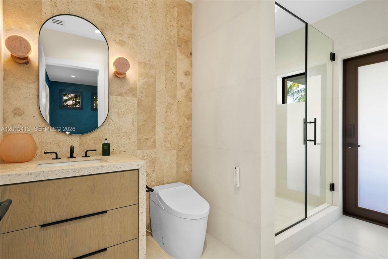 110 Holiday Dr , Hallandale Beach, FL 33009 Photo