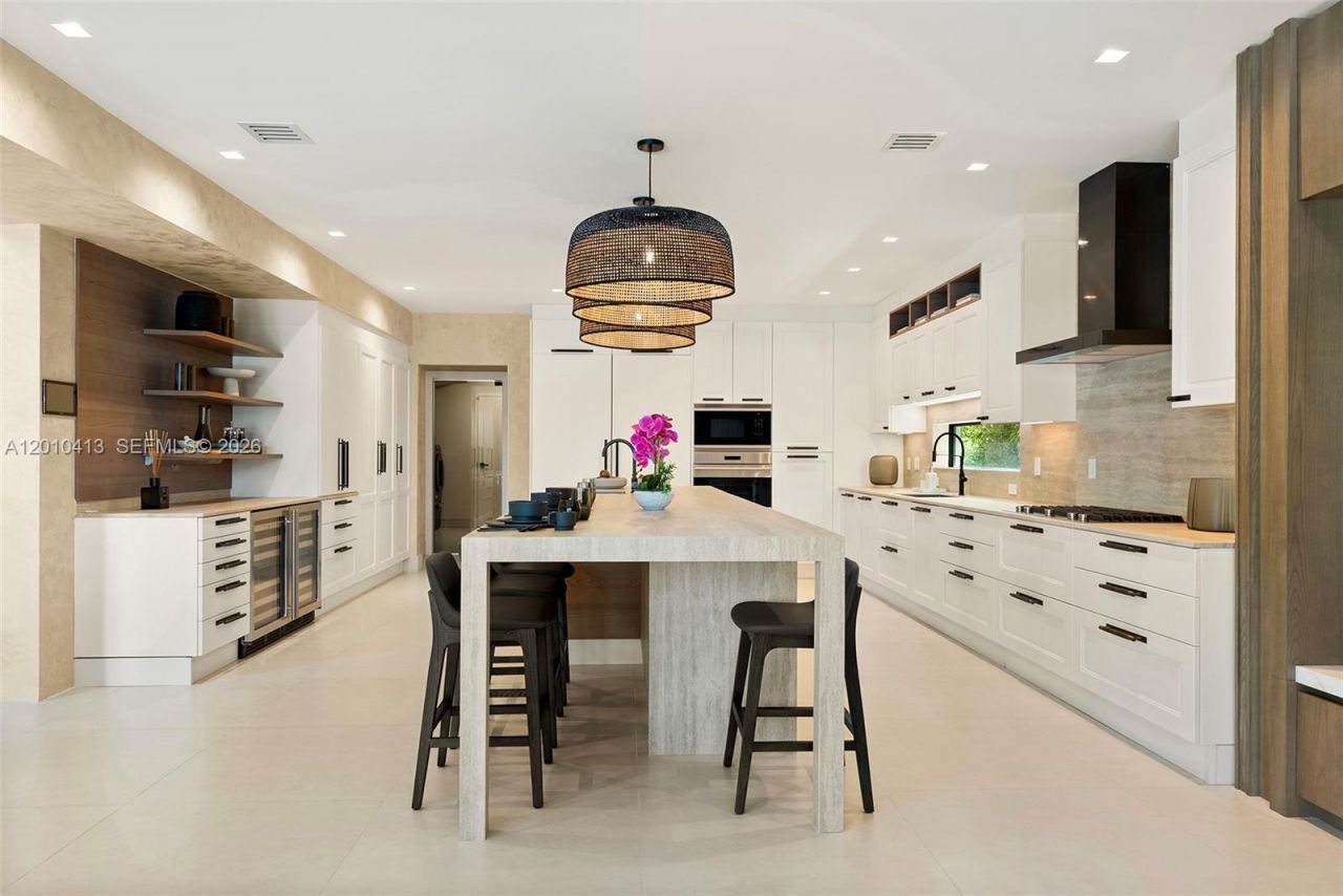 110 Holiday Dr , Hallandale Beach, FL 33009 Photo