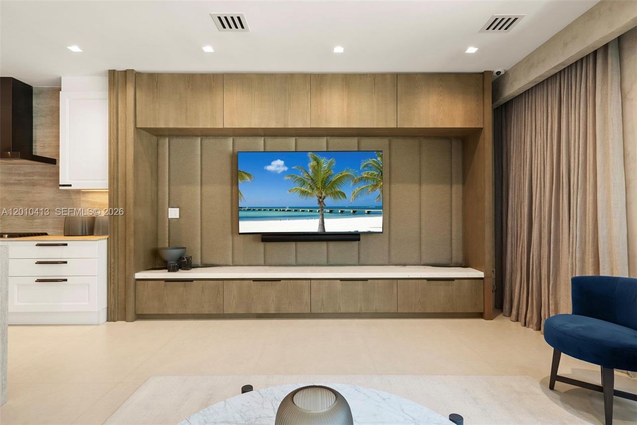 110 Holiday Dr , Hallandale Beach, FL 33009 Photo