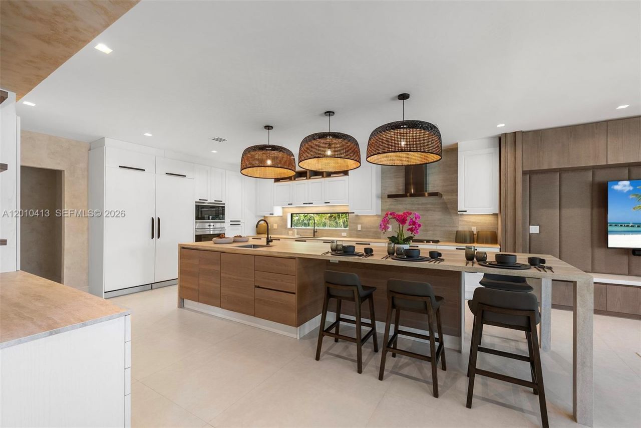 110 Holiday Dr , Hallandale Beach, FL 33009 Photo