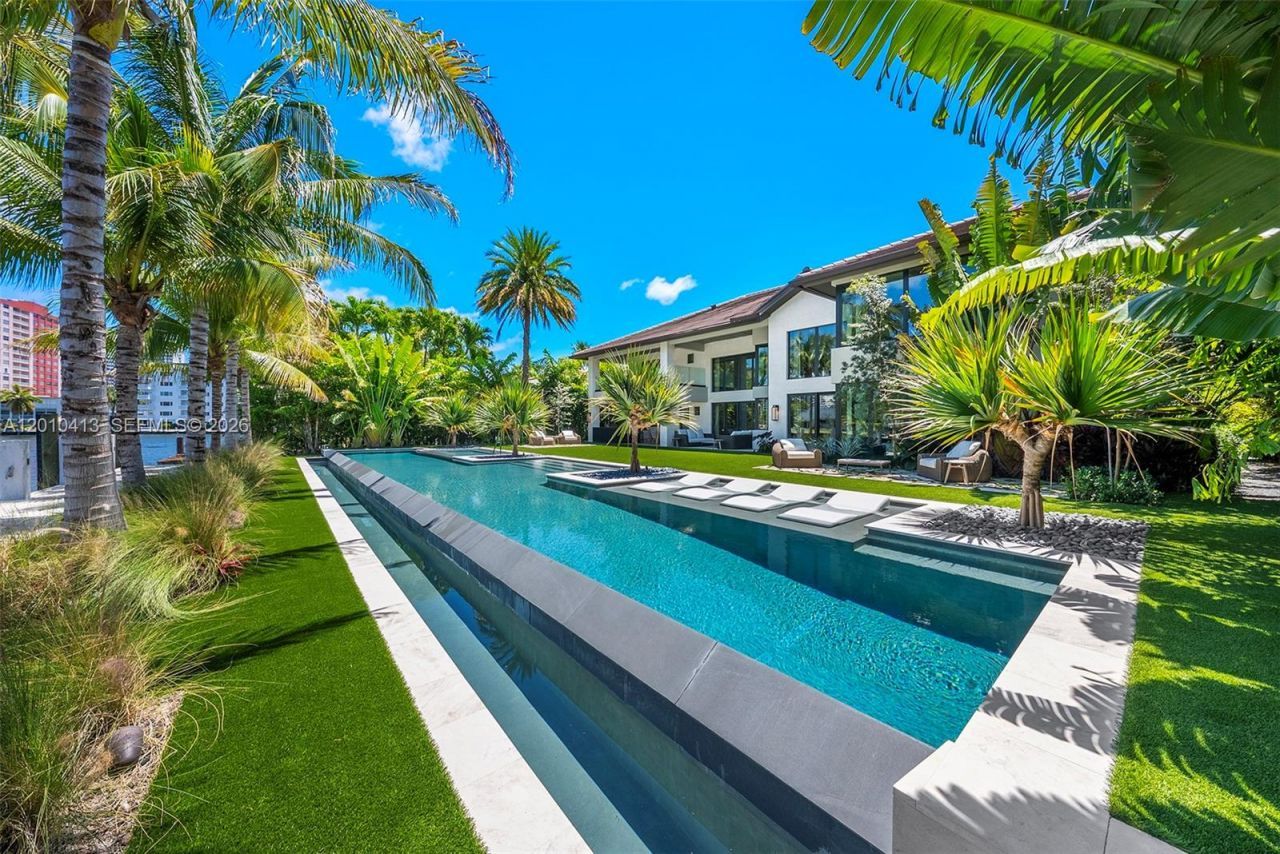 110 Holiday Dr , Hallandale Beach, FL 33009 Photo