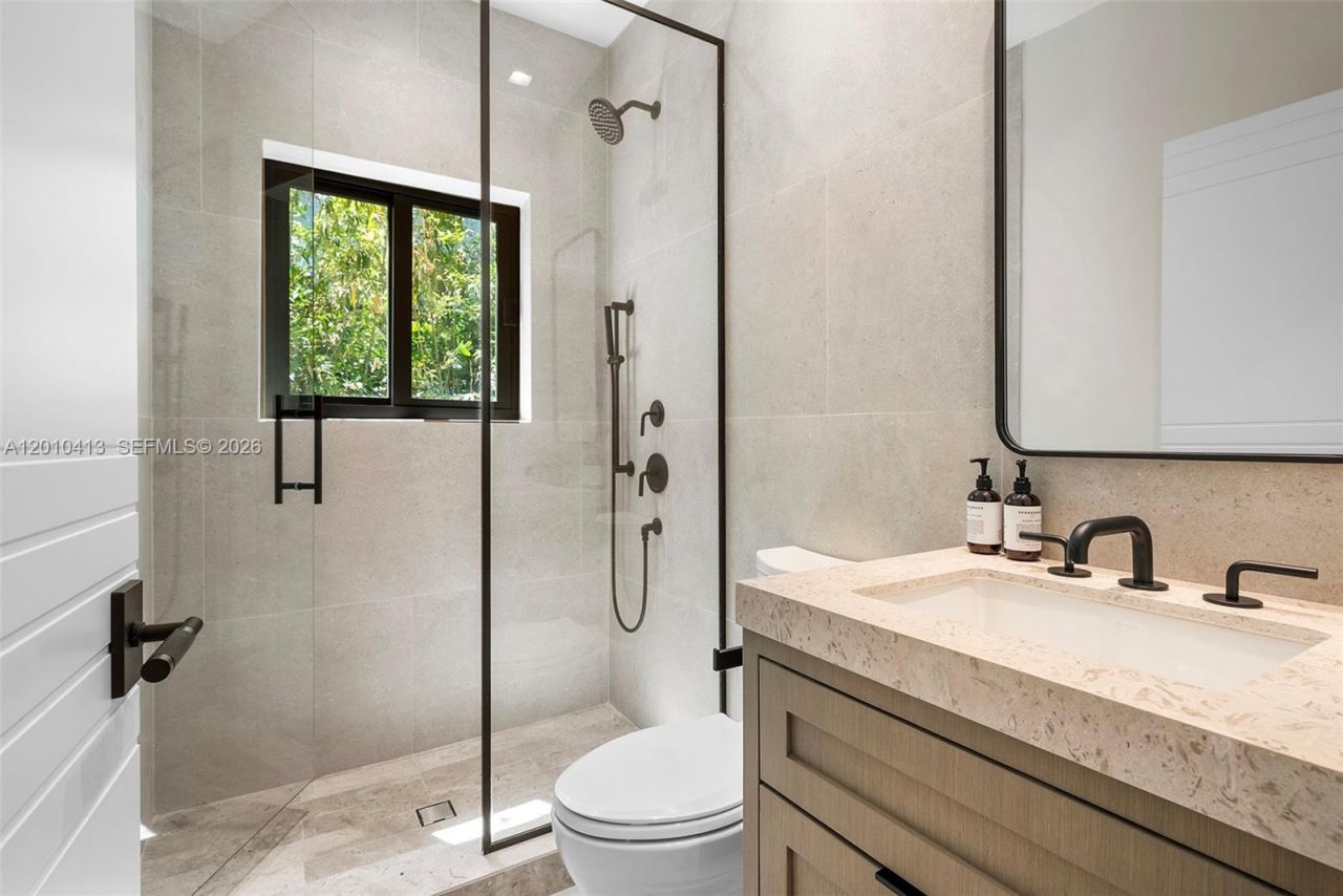 110 Holiday Dr , Hallandale Beach, FL 33009 Photo