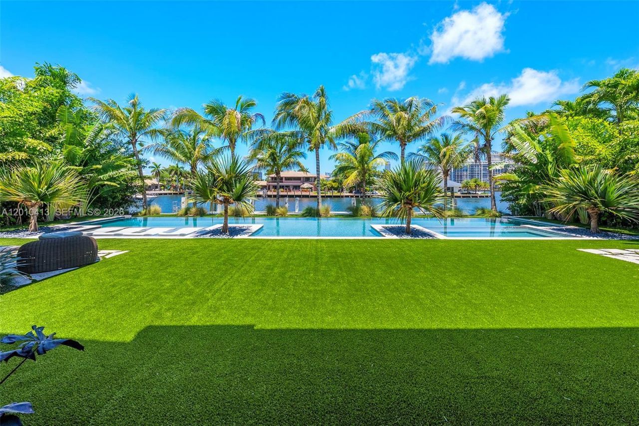 110 Holiday Dr , Hallandale Beach, FL 33009 Photo