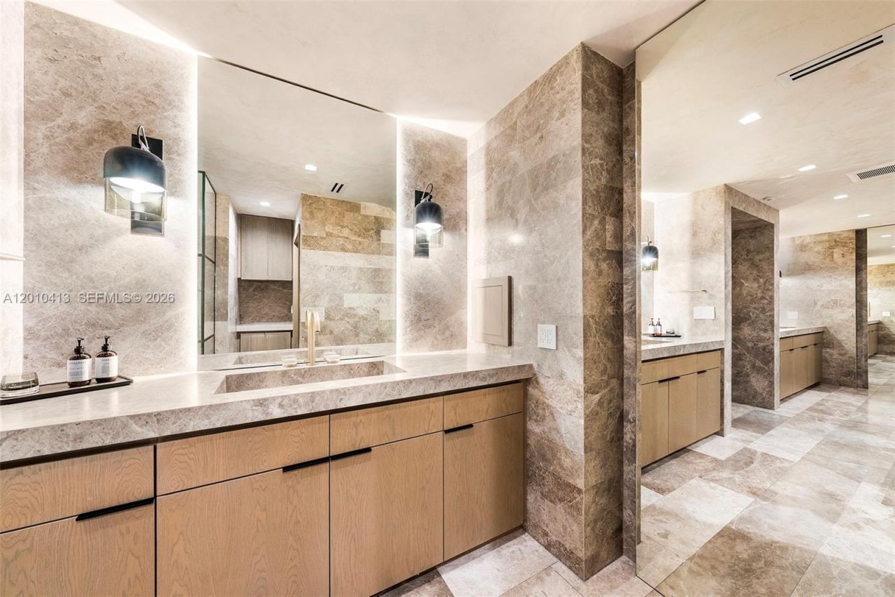 110 Holiday Dr , Hallandale Beach, FL 33009 Photo