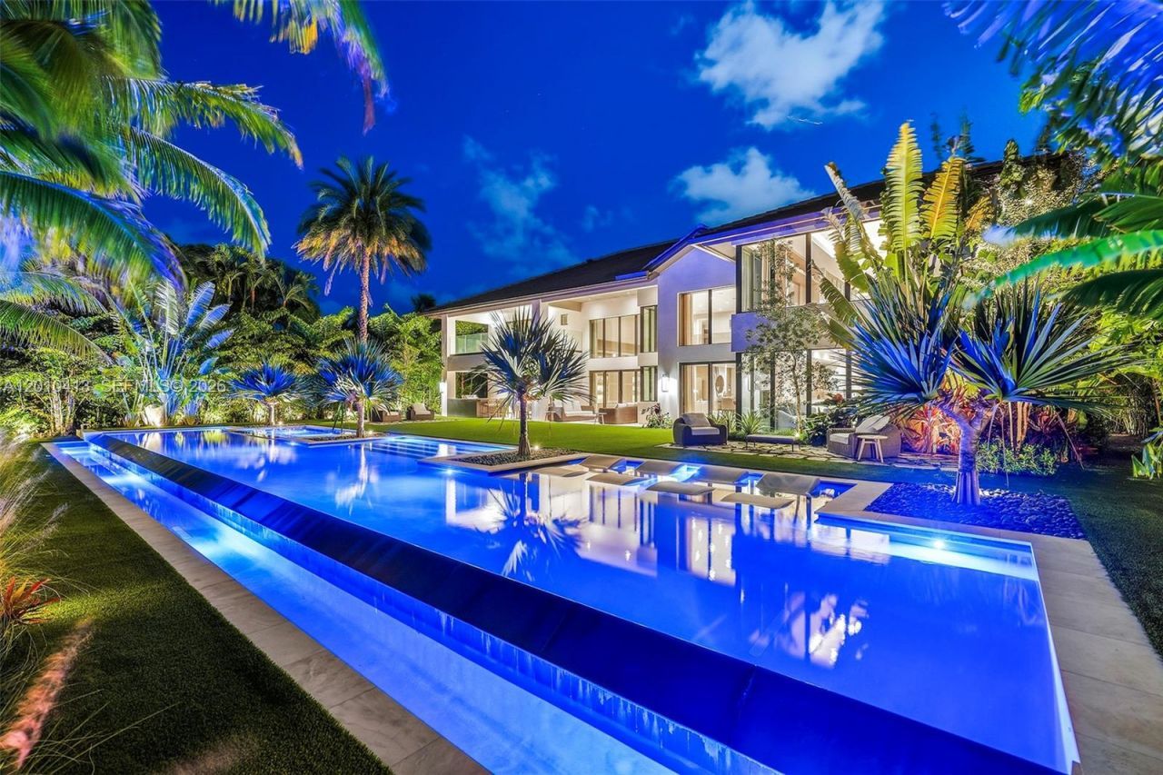 110 Holiday Dr , Hallandale Beach, FL 33009 Photo