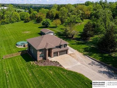 5002 Young Street, Omaha, NE 68152