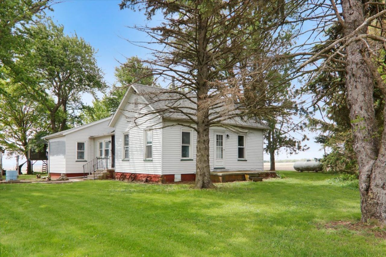 33329 Olympia Road, Minier, IL 61759 Main Photo