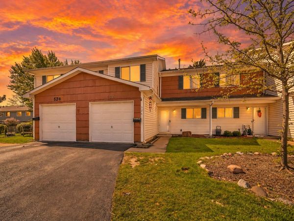 526 Alton Court , Carol Stream, IL 60188