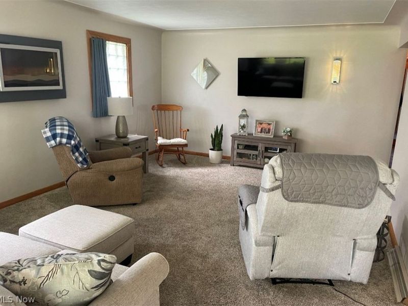 447 W Omar Street, Struthers, OH 44471 Photo 7