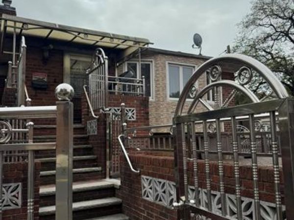 10904 Myrtle Avenue , Richmond Hill, NY 11418