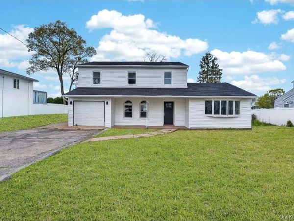 200 Irish Lane , Islip Terrace, NY 11752