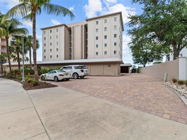 350 GOLDEN GATE POINT, Unit 61, SARASOTA, FL 34236