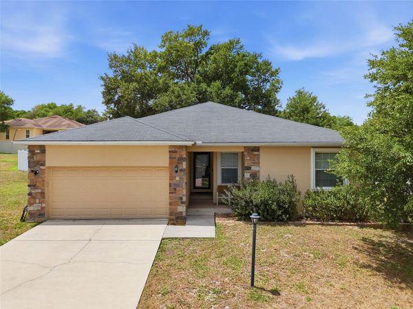 306 STONEPOINT LANE , LADY LAKE, FL 32159