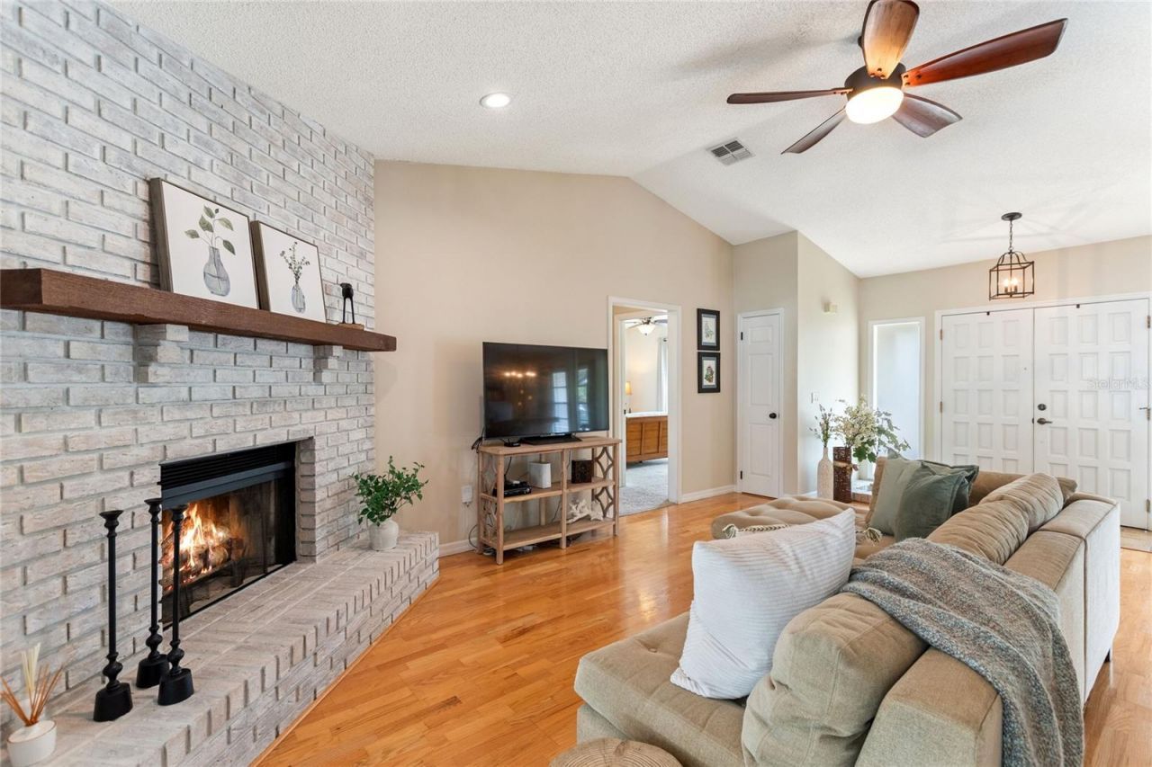 932 Yellow Rose Drive, Orlando, FL 32818 Photo