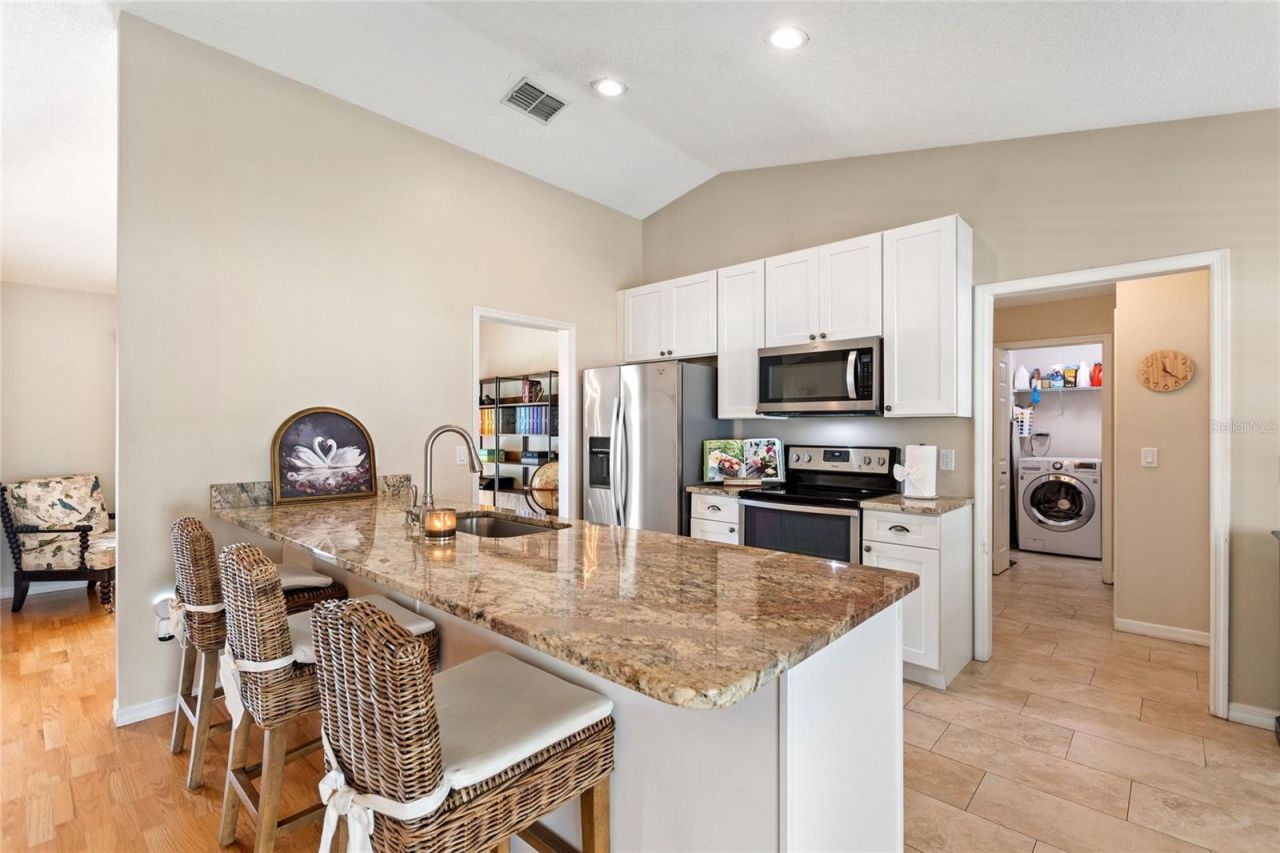 932 Yellow Rose Drive, Orlando, FL 32818 Photo