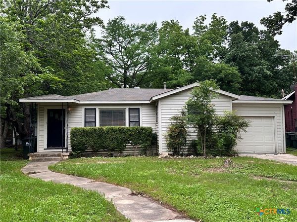 950 Field Street , San Marcos, TX 78666