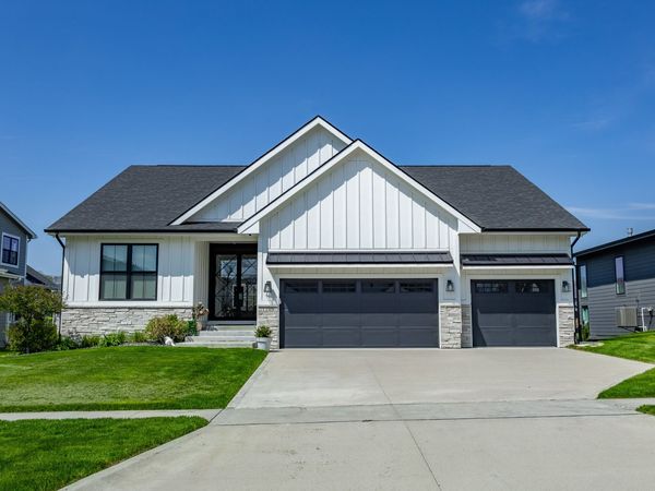 1249 S Wildfire Avenue, West Des Moines, IA 50266
