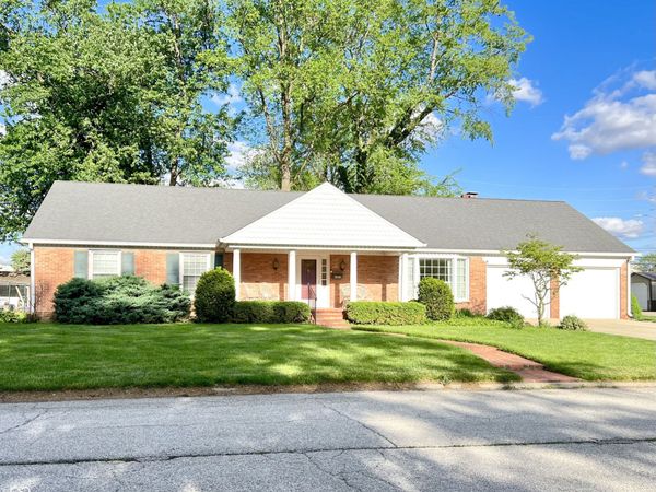 1025 Maple Drive , Greenfield, IN 46140