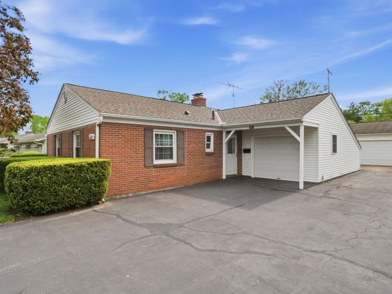341 Carilla Lane, Columbus, OH 43228 Photo 4