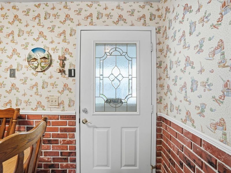 341 Carilla Lane, Columbus, OH 43228 Photo 7