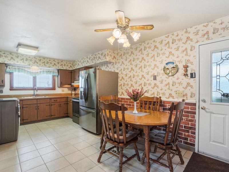 341 Carilla Lane, Columbus, OH 43228 Photo 8