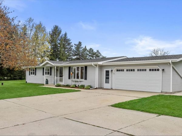 W1179 Stein Way, Ashippun, WI 53066
