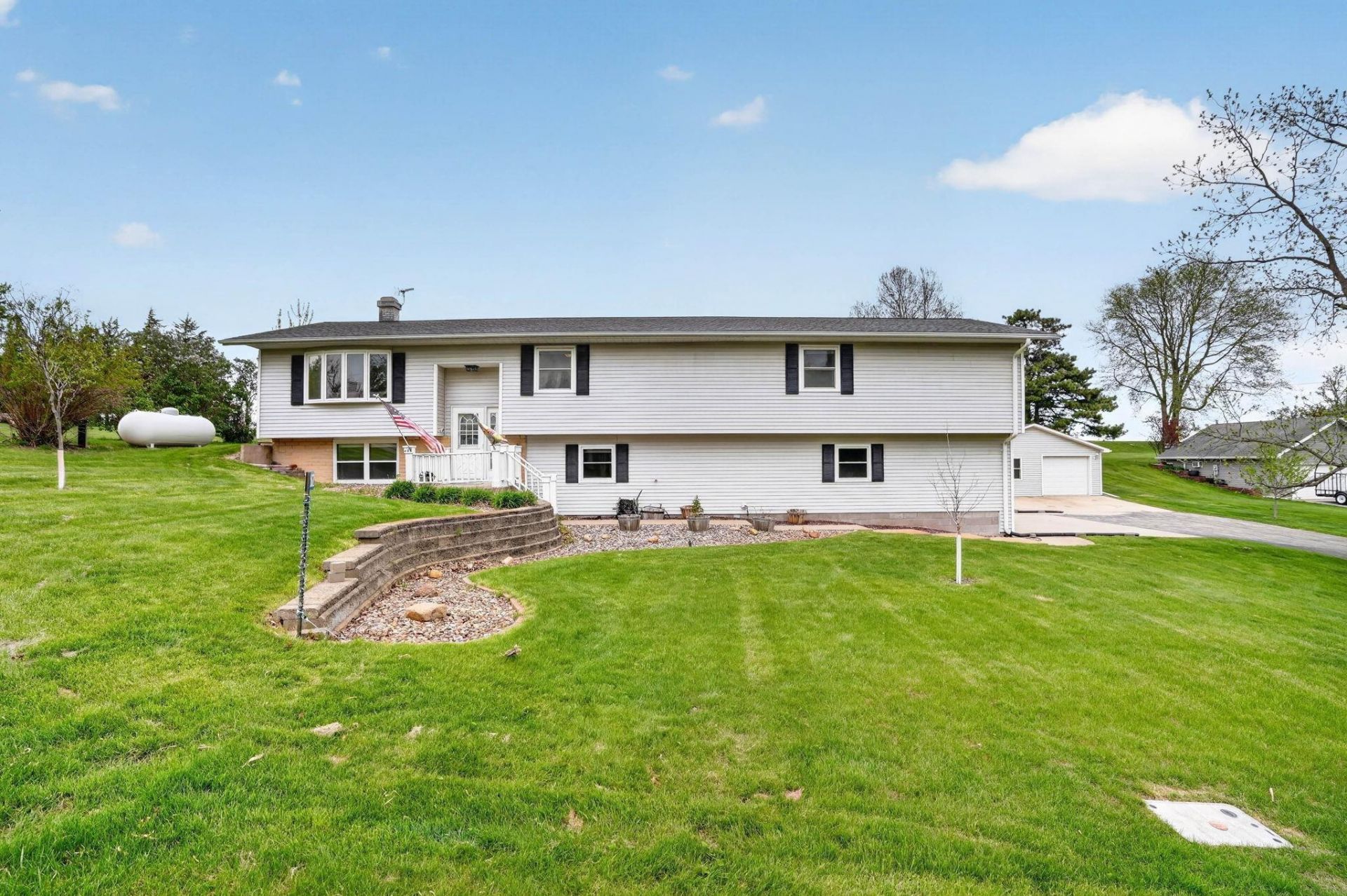 7262 Hudson Heights Drive, Hudson, IA 50643 Main Photo