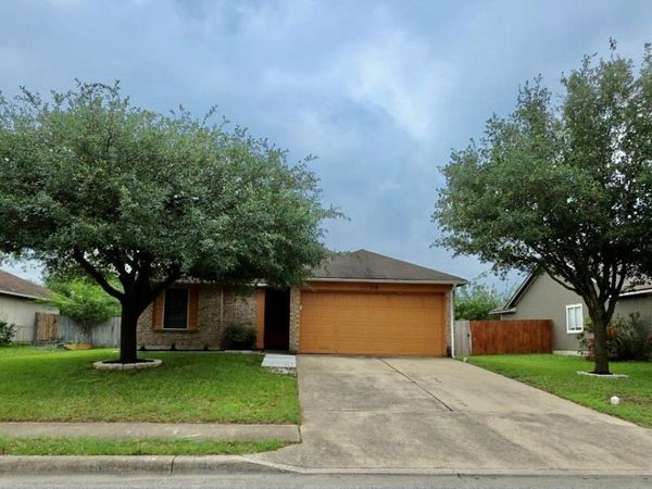 110 Meadowside DR, Hutto, TX 78634